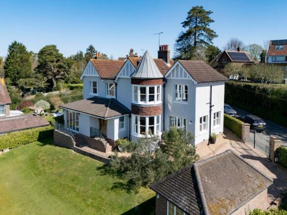 5 bed property, in Bramble Hill, £1,550,000