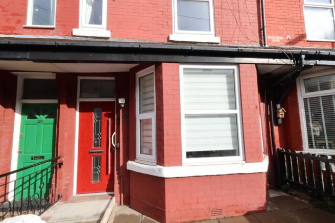 4 bed property, in Derwent Road, £300,000