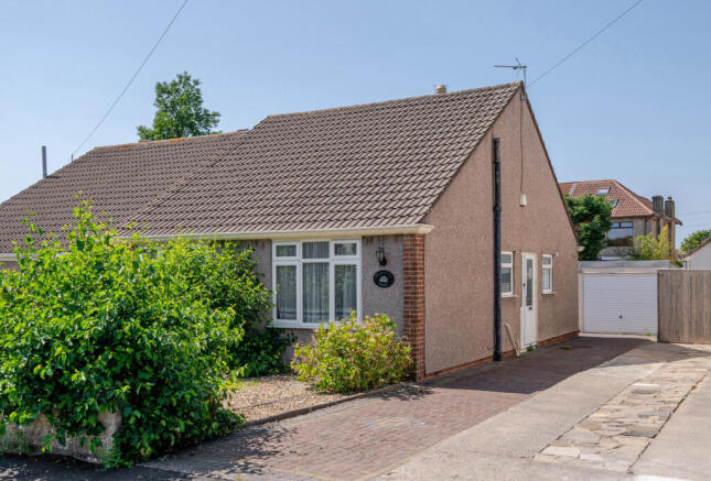 2 bed property, in Mount Gardens, £290,000