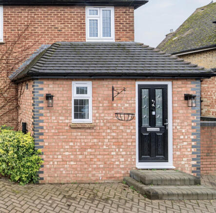 4 bed property, in Salts Avenue, £600,000