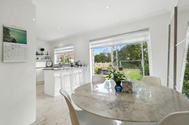 3 bed property, in Aberdale Gardens, £635,000