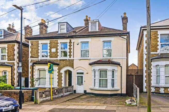 4 bed property, in Earlham Grove, £985,000