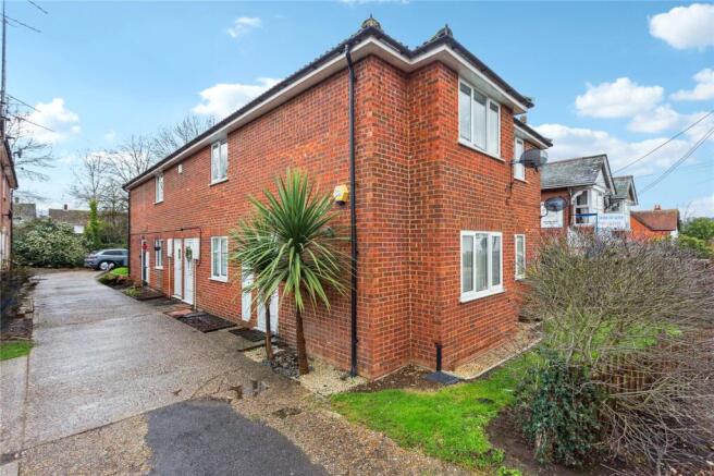 2 bed property, in Newtown Road, £310,000