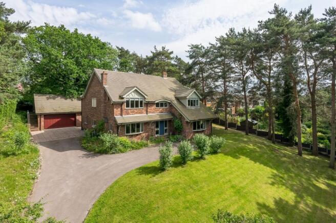 4 bed property, in Giantswood Lane, £900,000