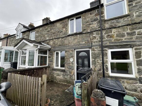 2 bed property, in The Terrace, £104,995