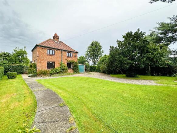 3 bed property, in Ings Lane, £325,000