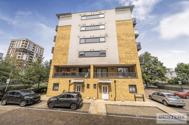 2 bed property, in Mere Road, £325,000