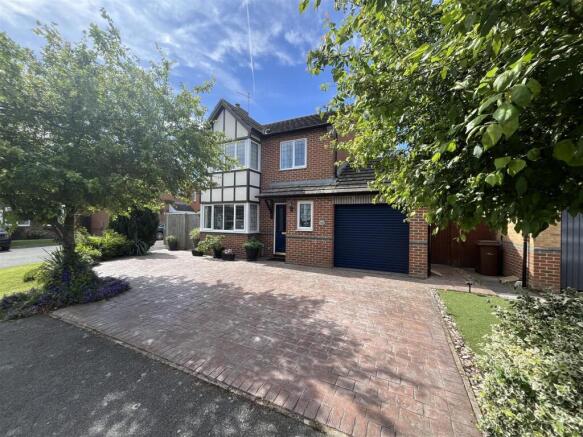 4 bed property, in Churchward Close, £475,000