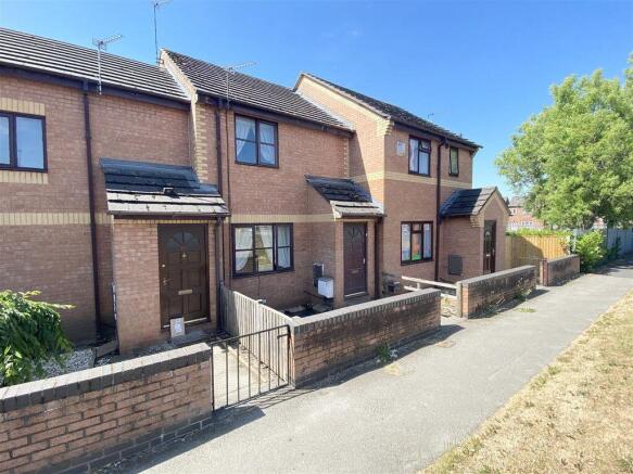 2 bed property, in Church Walk, £145,000