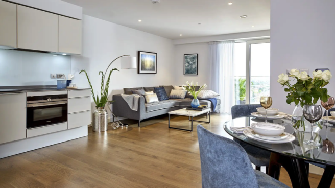 2 bed property, in Old Hall Street, £240,000