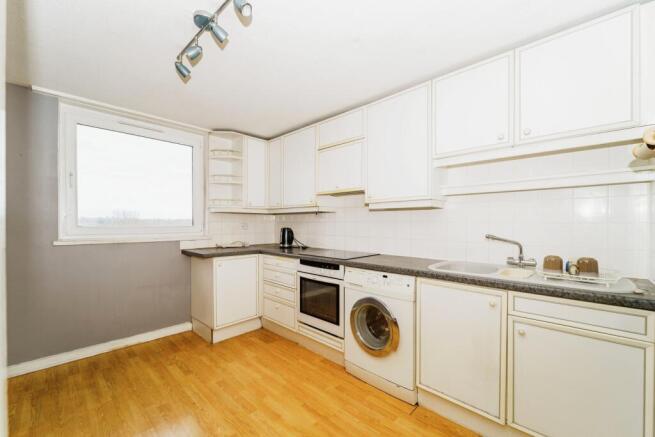 2 bed property, in Green Dragon Lane, £230,000