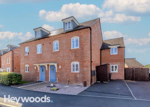 4 bed property, in Renaissance Way, £350,000