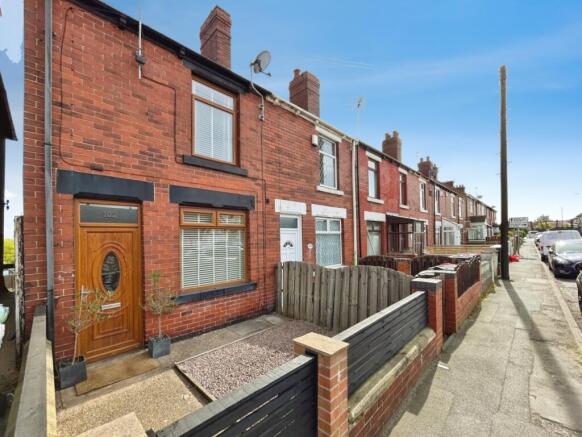 2 bed property, in Barnsley Road, £130,000