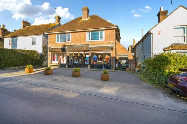 4 bed property, in High Street, £600,000