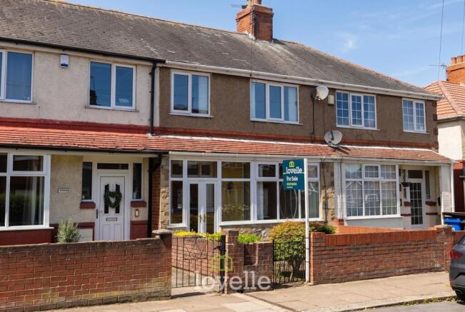 3 bed property, in Curry Road, £125,000