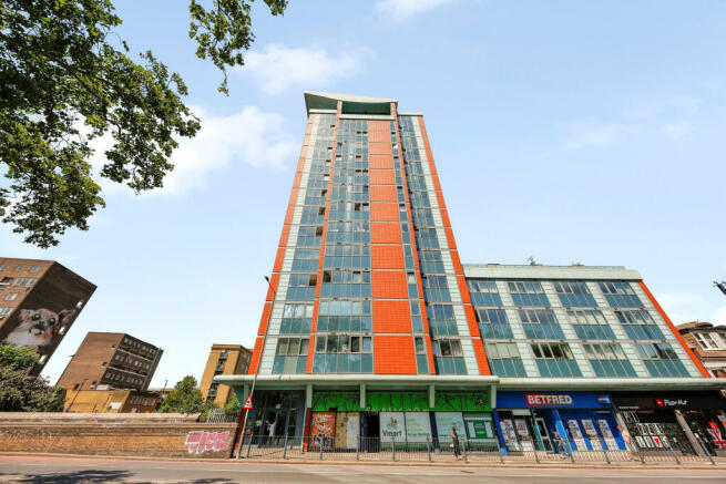 2 bed property, in East India Dock Road, £265,000
