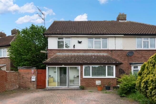 4 bed property, in Romney Road, £585,000