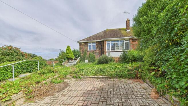 2 bed property, in Osborne Drive, £300,000