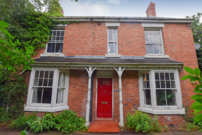 4 bed property, in Grosvenor Road, £385,000