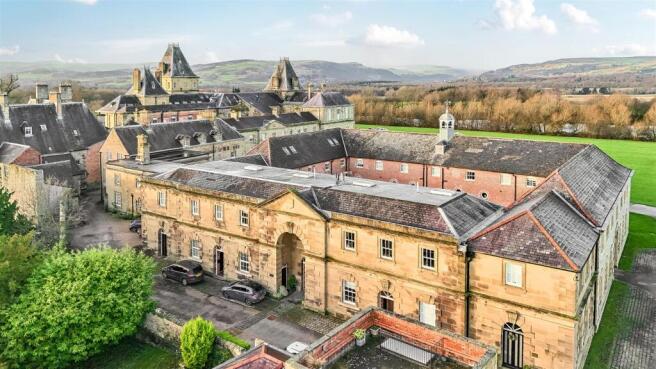 3 bed property, in Wynnstay Hall Estate, £225,000