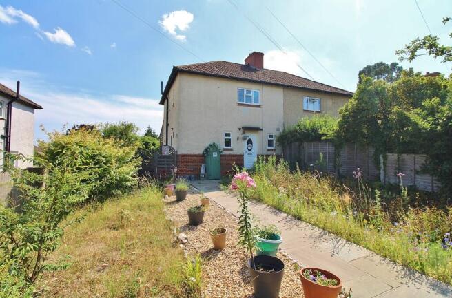 3 bed property, in Coach Hill, £345,000