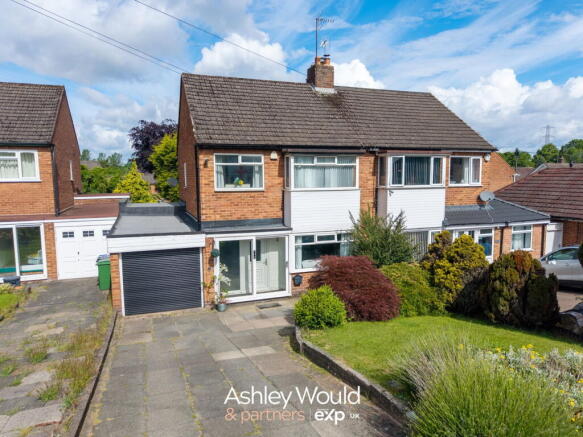 3 bed property, in Alvin Close, £270,000
