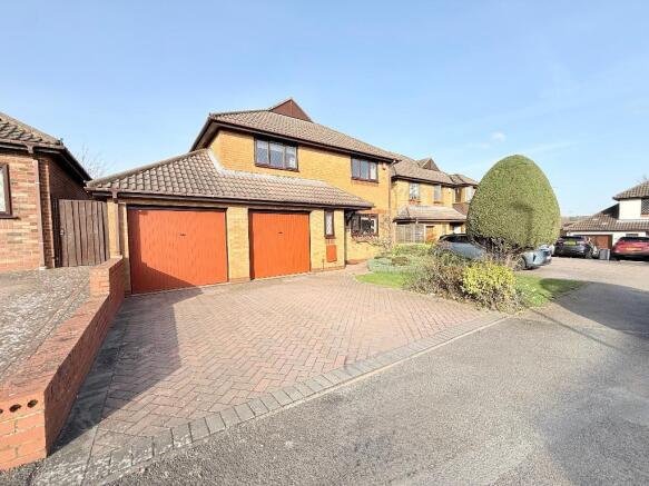 4 bed property, in Charndon Close, £575,000