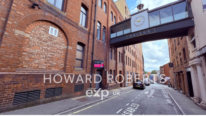2 bed property, in City Bridge Apartments, £150,000