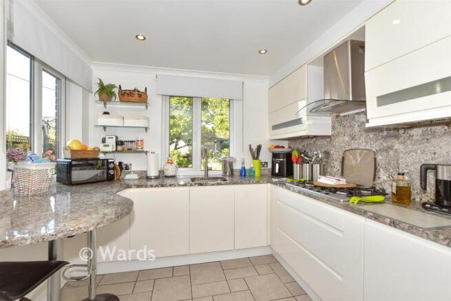 3 bed property, in Dover Road, £490,000