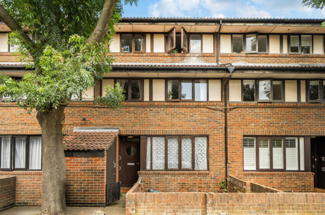 4 bed property, in Brassey Road, £720,000
