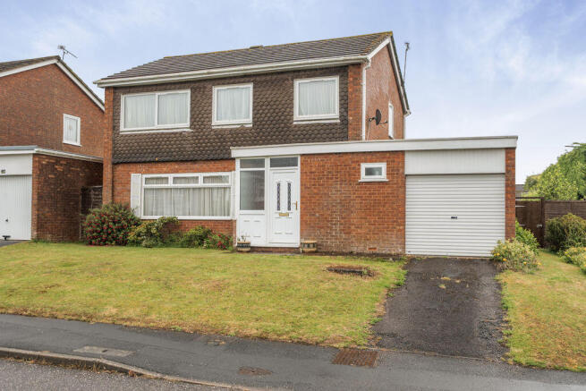 4 bed property, in Bluett Road, £390,000