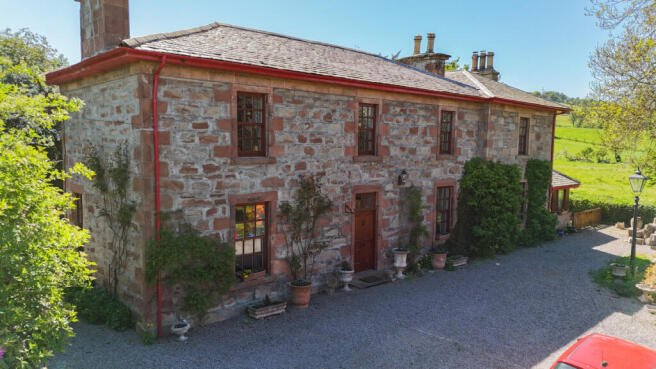 6 bed property, in Mill Street, £595,000