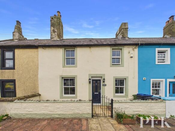 3 bed property, in The Hill, £180,000