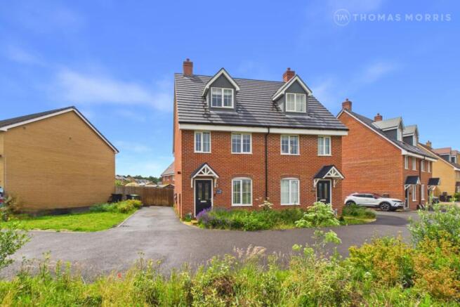 3 bed property, in Lily Edge, £400,000