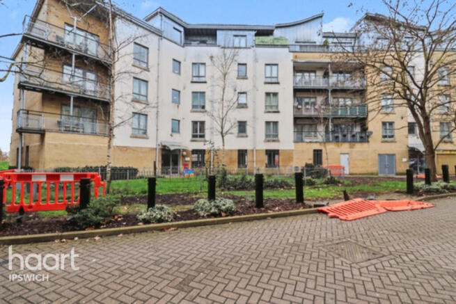 2 bed property, in Yeoman Close, £90,000