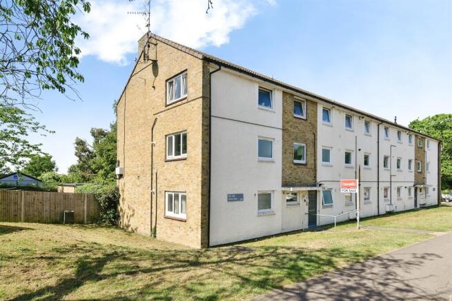 1 bed property, in Valley Way, £155,000