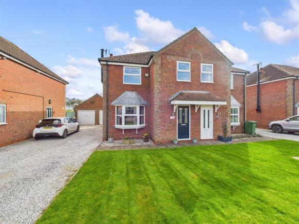 3 bed property, in 31 Parklands, £230,000