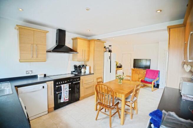 3 bed property, in Zambesi Road, £440,000