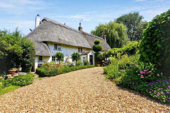 3 bed property, in Stile End, £645,000
