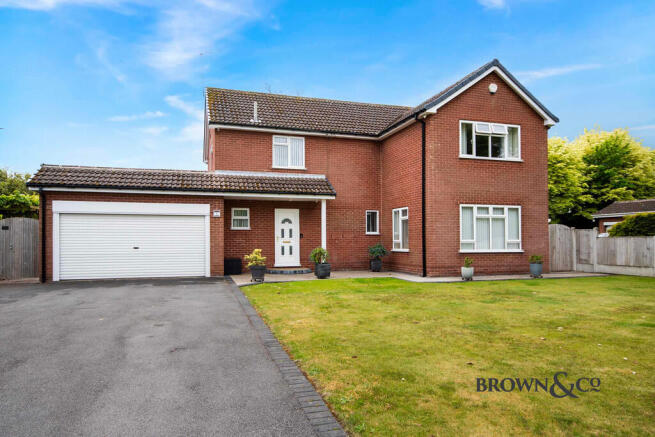 4 bed property, in All Hallows Close, £400,000