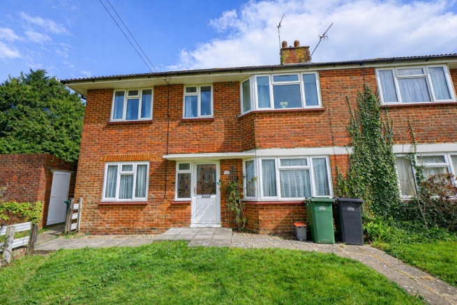 2 bed property, in Rock Lane, £170,000