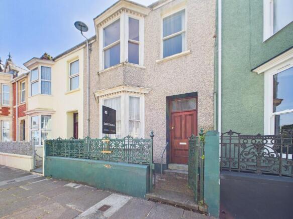 3 bed property, in Hawkstone Road, £155,000