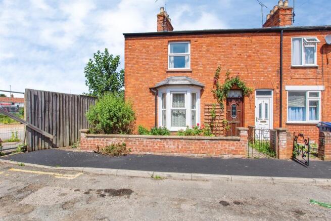 2 bed property, in William Road, £130,000