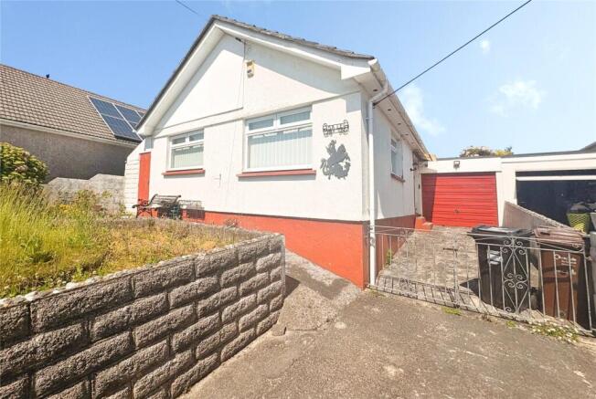 2 bed property, in Higher Penponds Road, £240,000