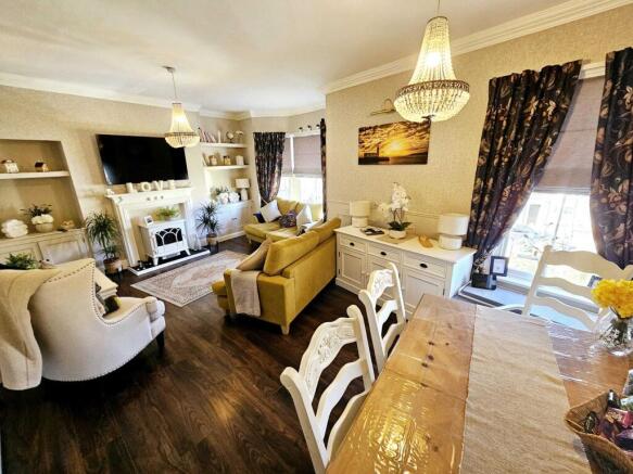 5 bed property, in Trafalgar Square, £195,000