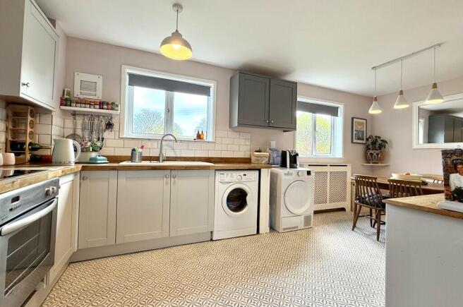 2 bed property, in Widgeon Close, £150,000