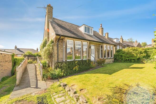 3 bed property, in Stonefield Avenue, £260,000