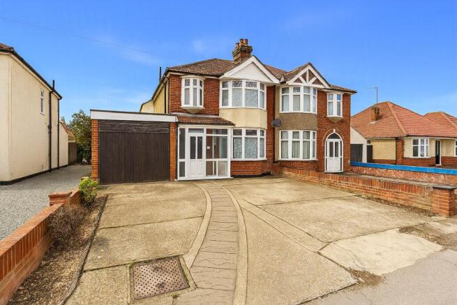 3 bed property, in Heath Road, £280,000
