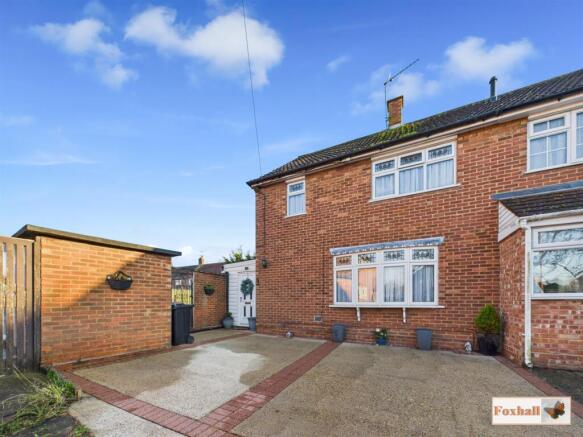 3 bed property, in Teal Close, £240,000