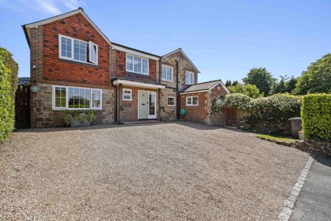 5 bed property, in Pleasant View Farmhouse, £825,000